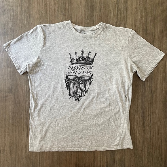 Mens Graphic T-Shirt “Respect the Beard King” in Grey - Picture 2 of 3